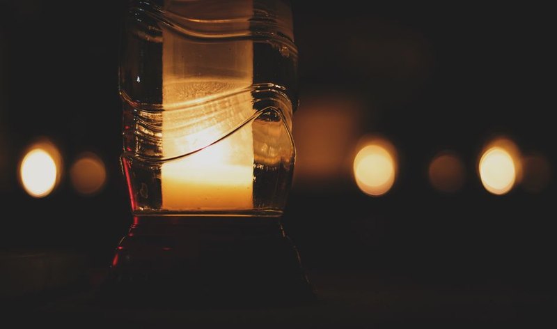 شمعة الأباجورة الكبيرة